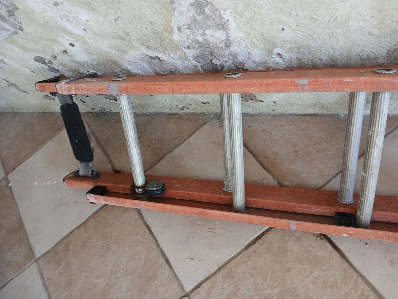 Escada articulada em fibra - 20 degraus eletricista - Foto 3