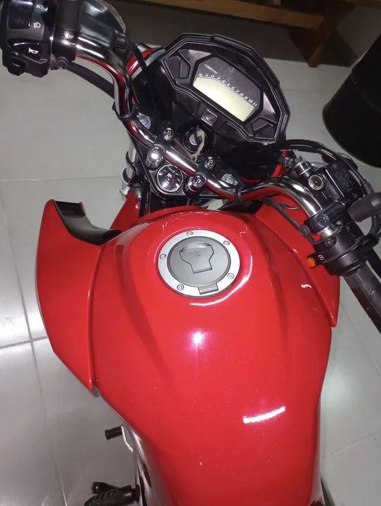 Moto Honda vermelha