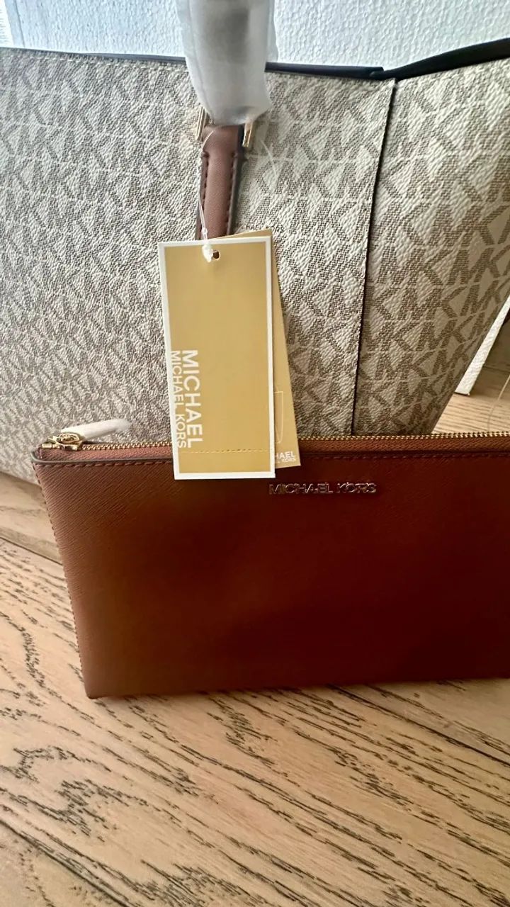Bolsa Michael Kors Charlotte 3 em 1 - Original | Branca | Logo Dourado - Foto 4