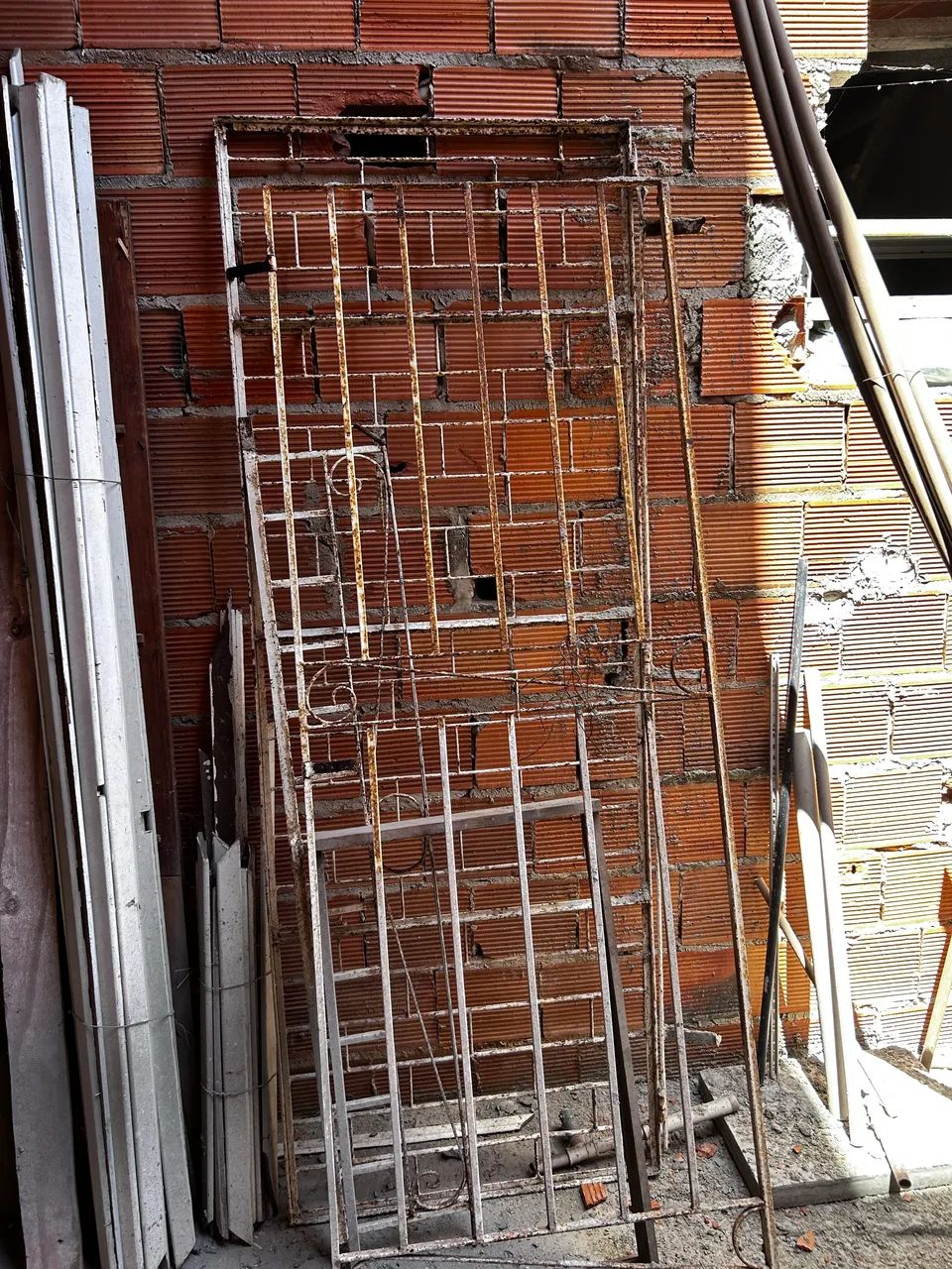 Vende 2 portões de ferro64595711358465122