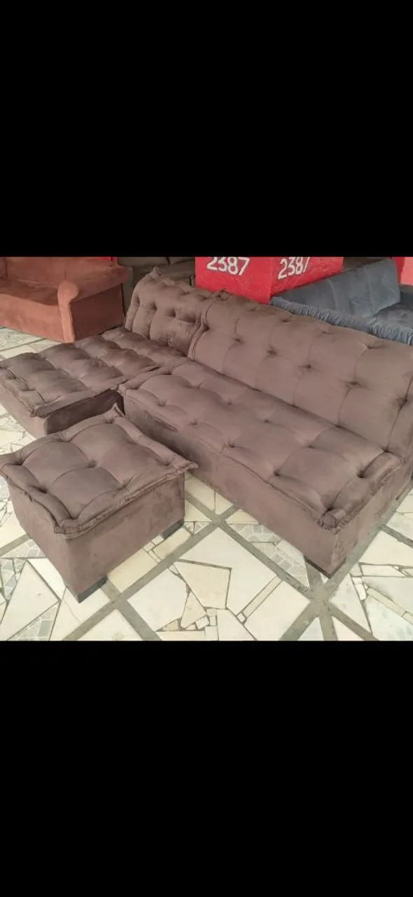 Conjunto Sofá com Puff e Design Moderno