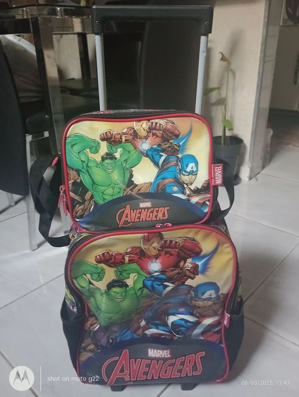 MOCHILA RODINHAS MARVEL / AVENGERS 