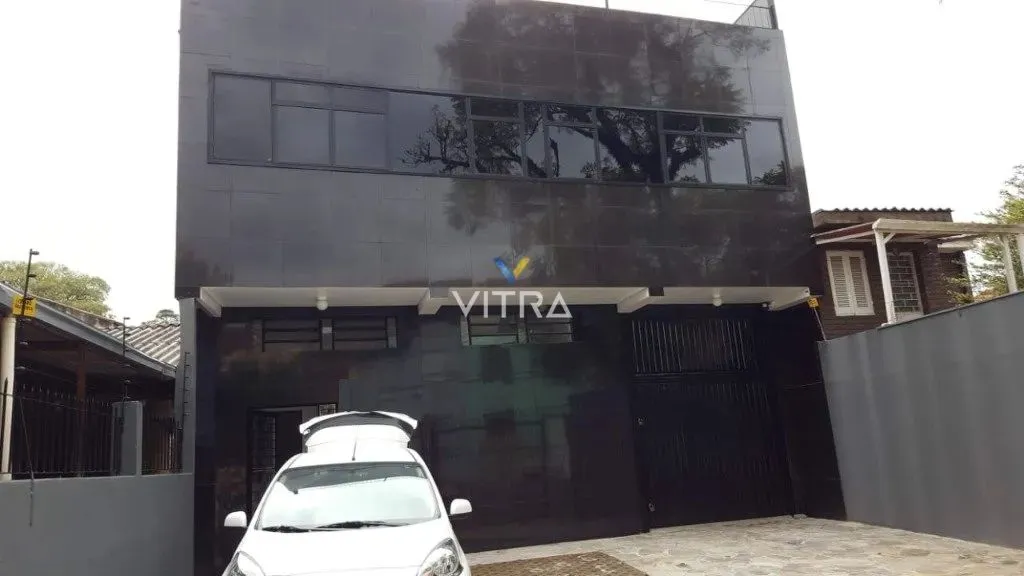 Prédio 3 andares com 384 m2, recém reformado, revestido em porcelanato. Contem 2 salas no