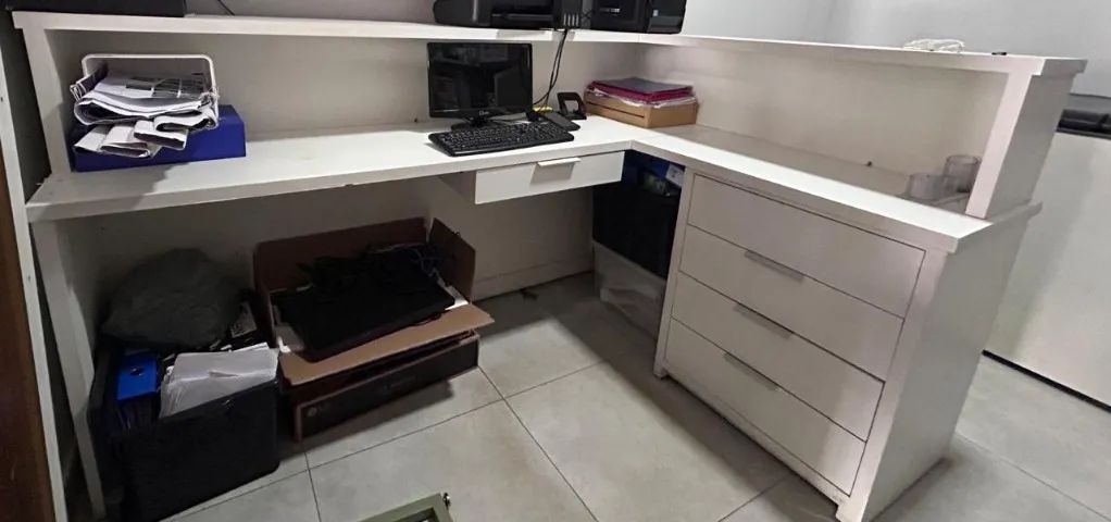 Balcao caixa em L com gavetas 