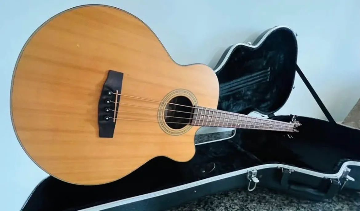 Só venda - Baixolao Cort Com captação fishman e hard case da RockCase by Warick - Foto 2