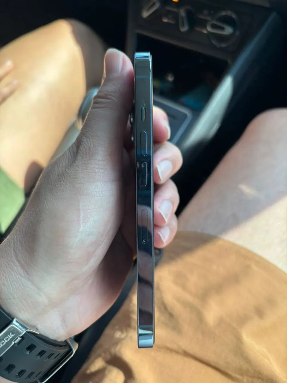 iPhone Cinza - Design Elegante e Desempenho Top!