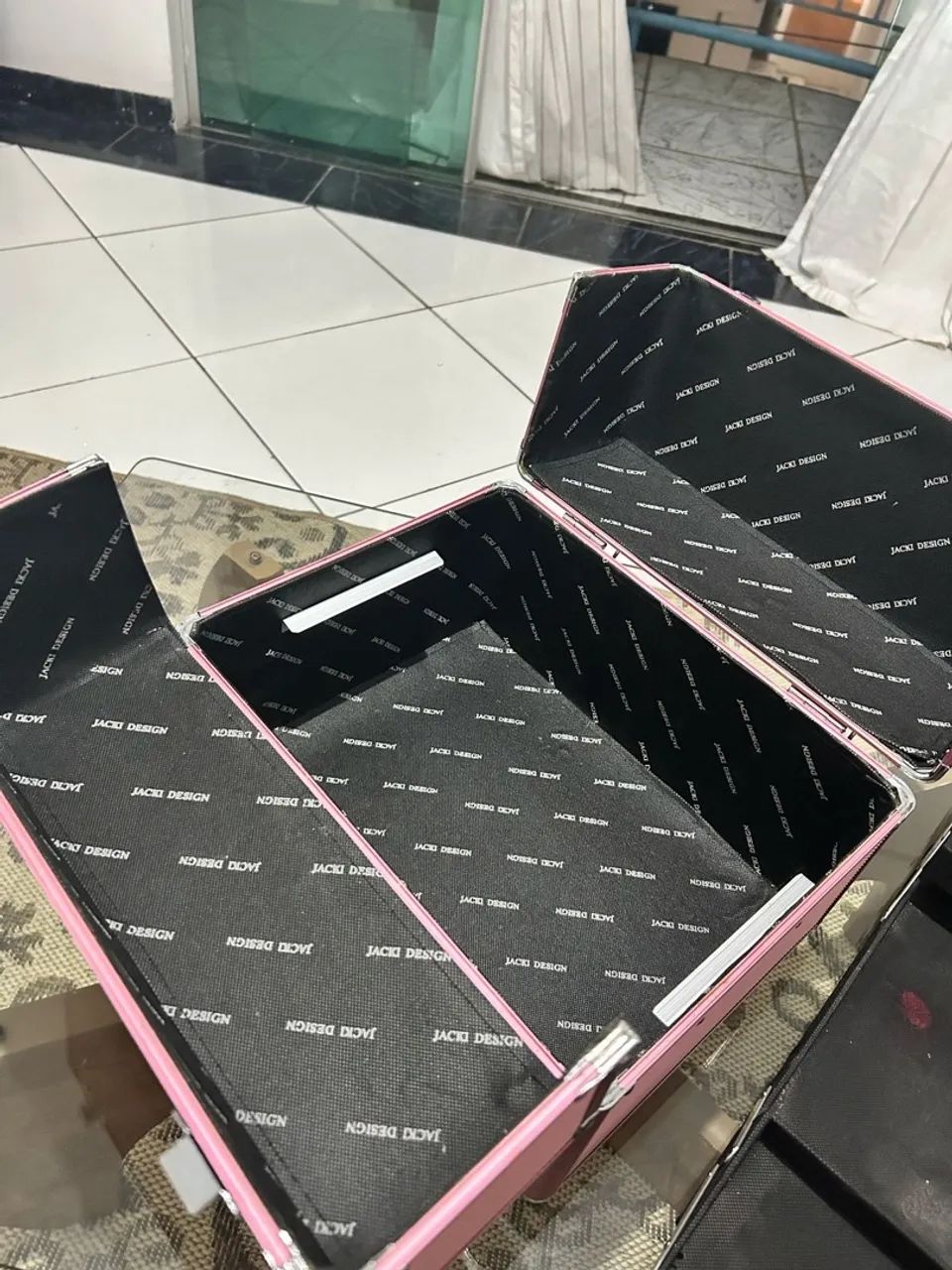 Maleta de Maquiagem Rosa em perfeitas condições 