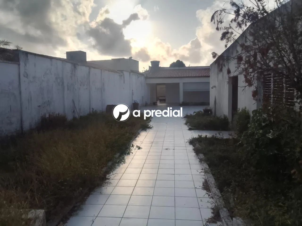 Venda de Casas / Comercial na cidade de Fortaleza - Foto 4