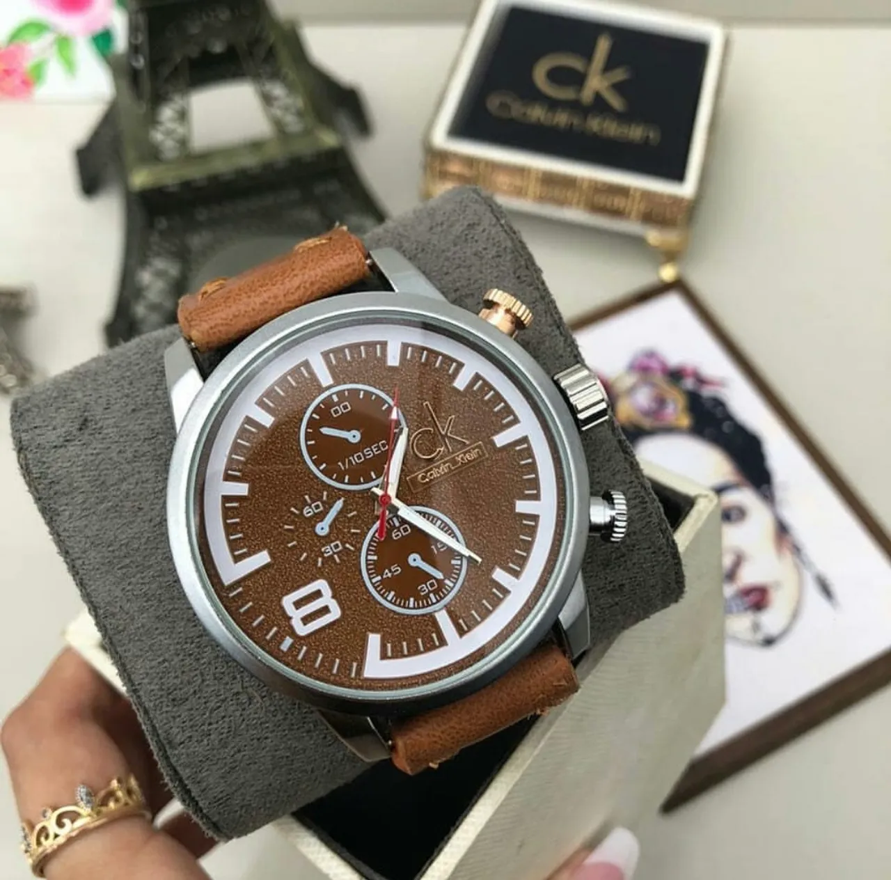 Relógio CK Marrom - Elegância e Estilo