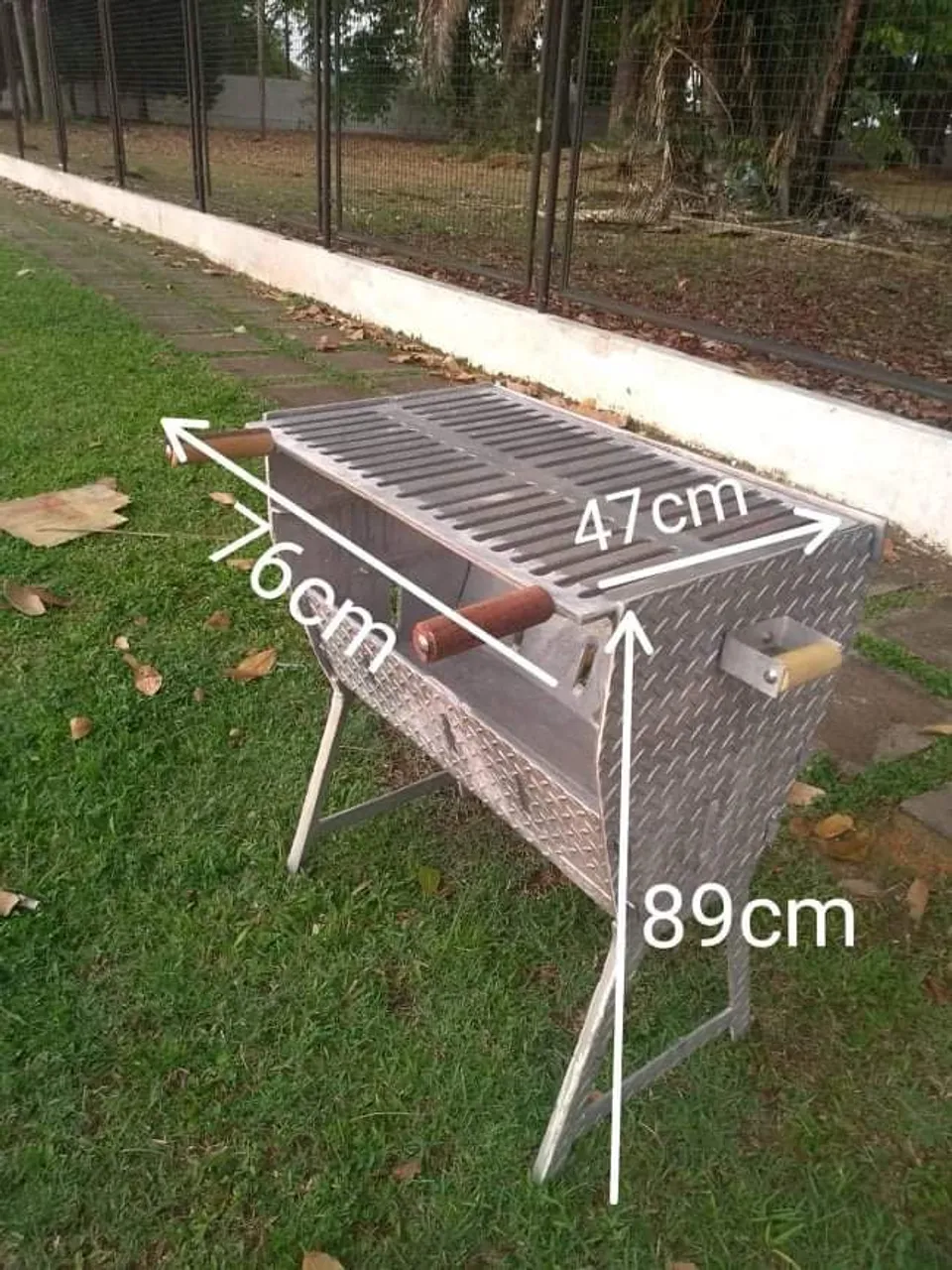Churrasqueira de Aço Inox com Grelha - 76x47x89cm