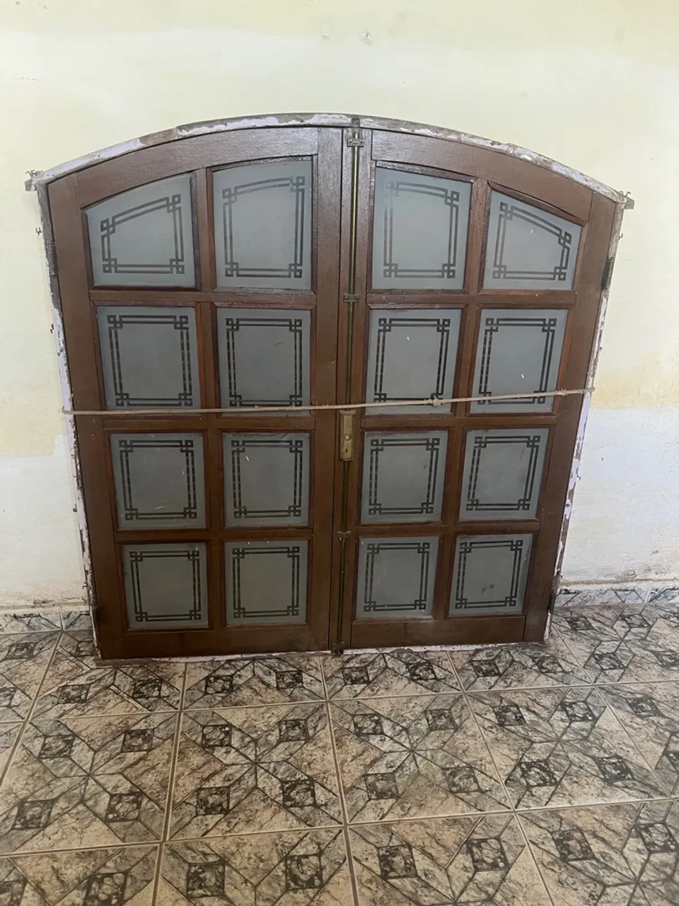 Janela de madeira sucupira com vidro