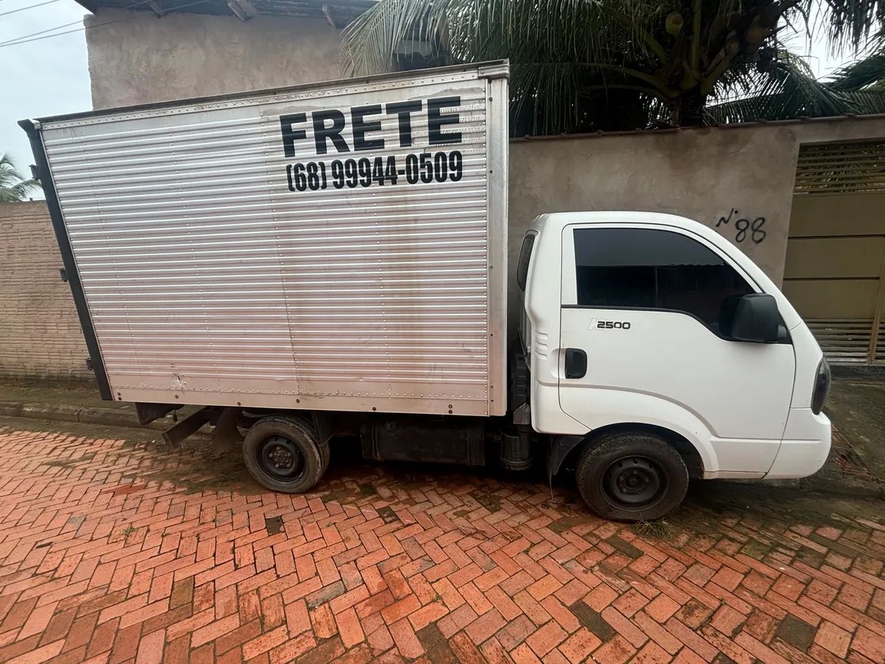 Caminhão Baú para Frete - Kia Bongo 2500