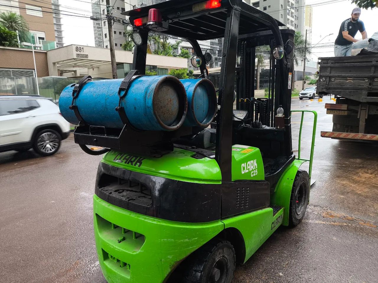 Empilhadeira Clark - Foto 4