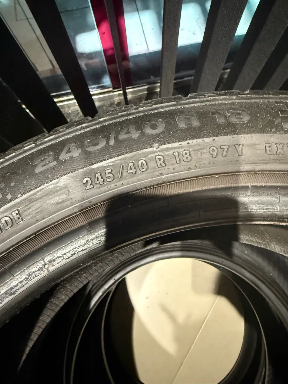 Pneu Continental 245/40 R18 - Foto 2
