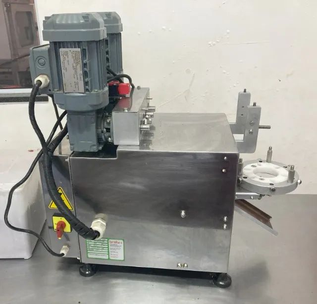 Máquina de salgados  Inox + duplo recheio 220V  - Foto 2