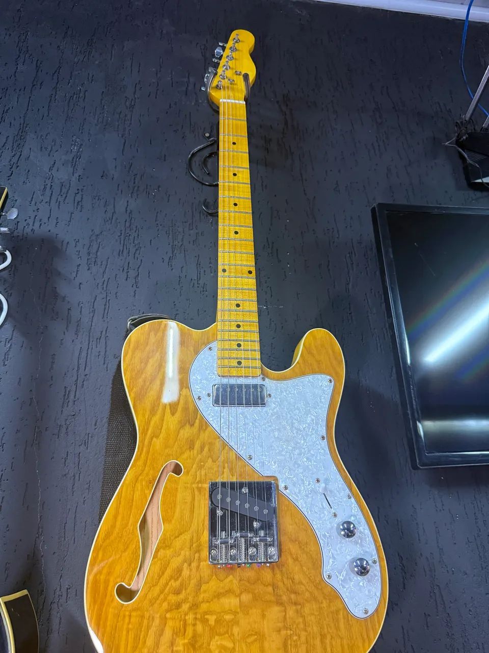 Guitarra  Telecaster com Case de luxo  - Foto 2