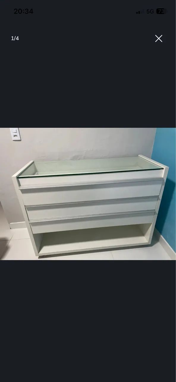 Cômoda com vidro temperado 