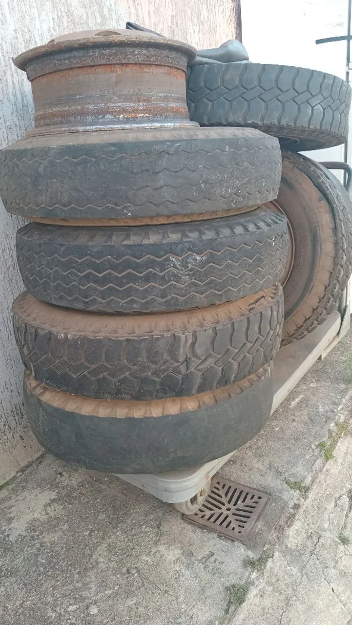 Pneus para Caminhão - Diversos Tamanhos
