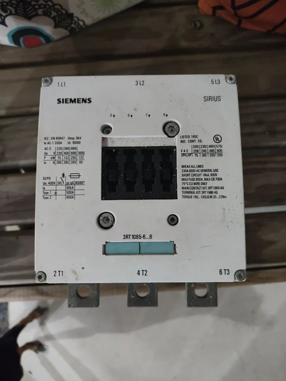 Contator Siemens Sirius 3RT1065-6AG26 Novo