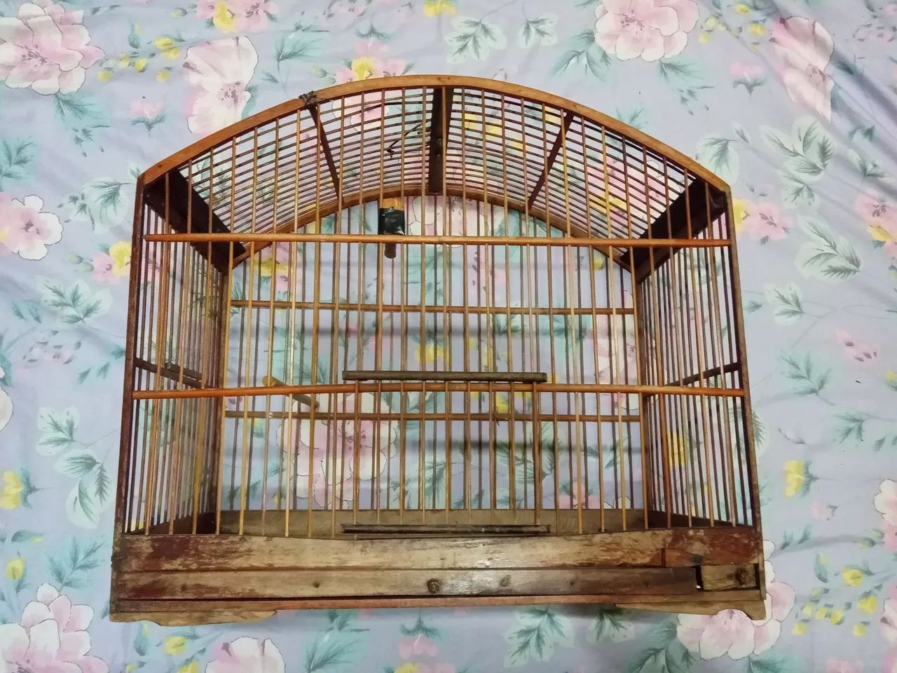 Gaiola de pássaro em madeira