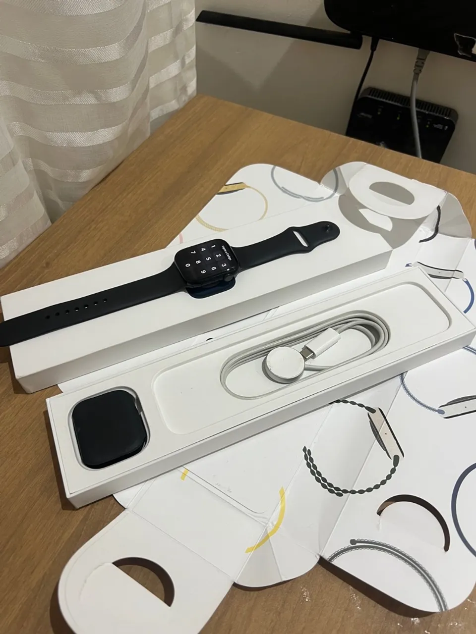 Apple Watch série 8 com caixa e cabo