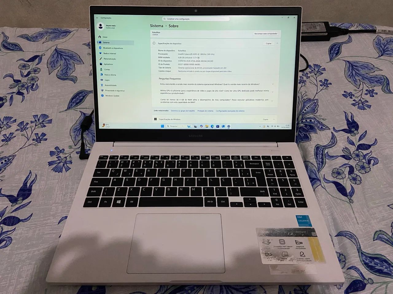 Selling Intel Celeron Notebook64385503323778121