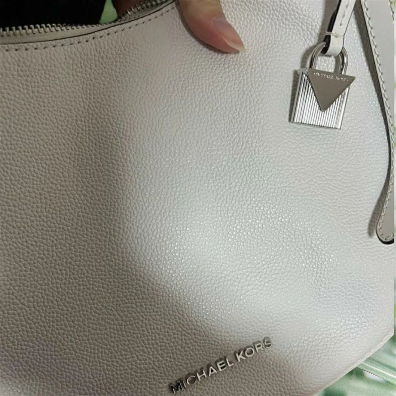 Bolsa Michael Kors ORIGINAL-branca de ombro - Foto 3