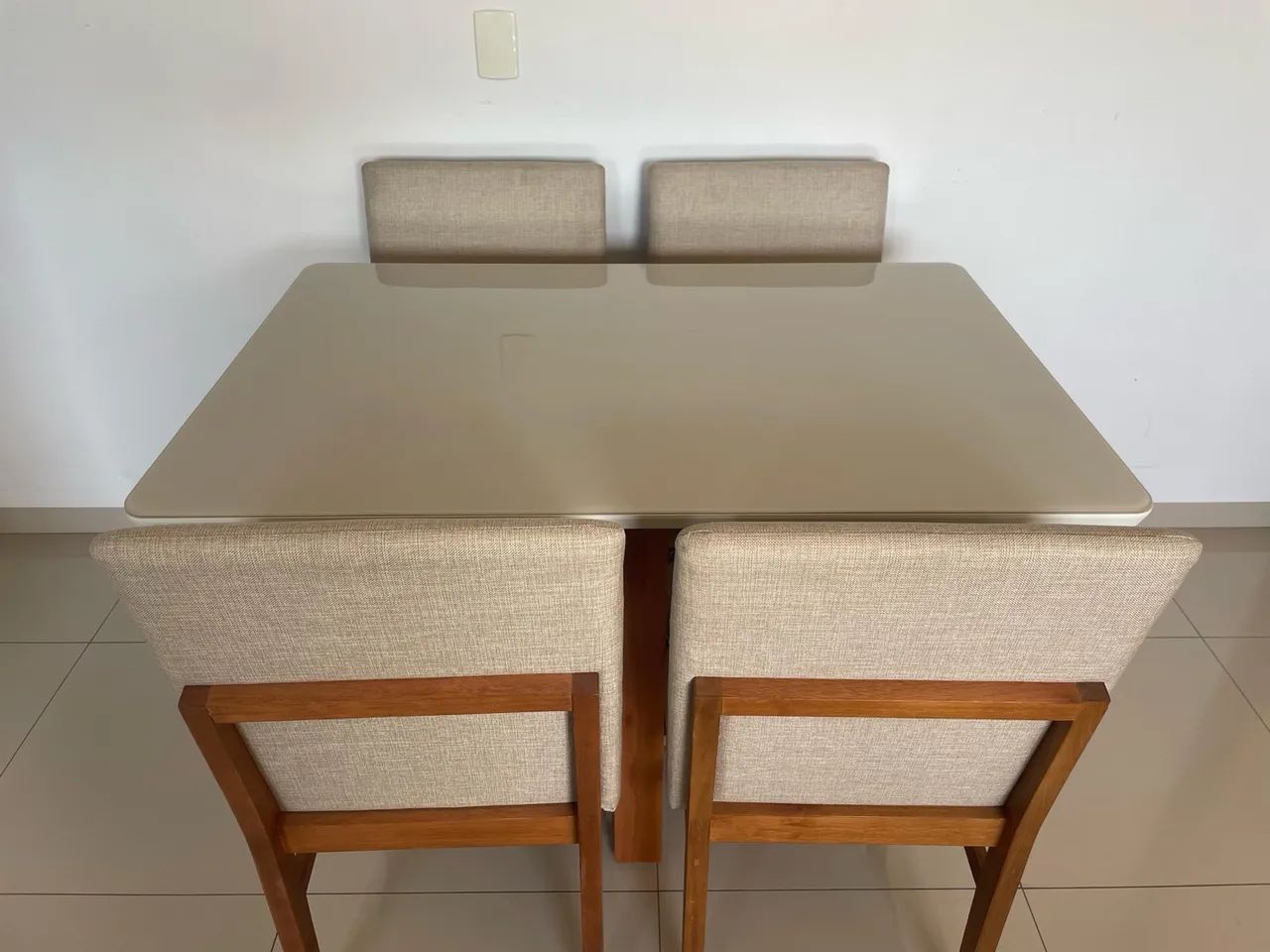 Conjunto de mesa de jantar com 4 cadeiras resistente madeira 