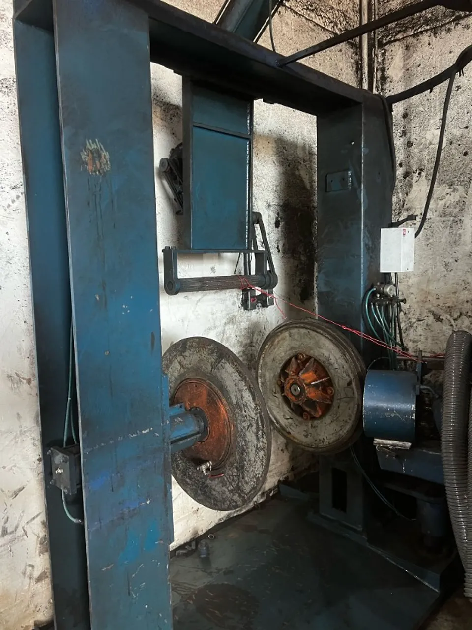 Torno / Desbastador / Raspa Para Pneus Agrícolas e OTR ,aro 24 ao 34