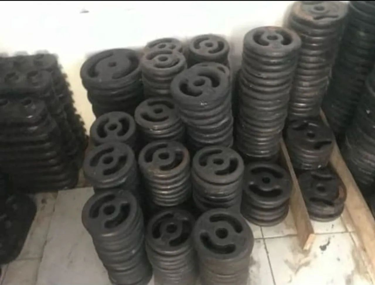 Barras , anilhas, halteres, kettlebells, suportes  - Foto 2