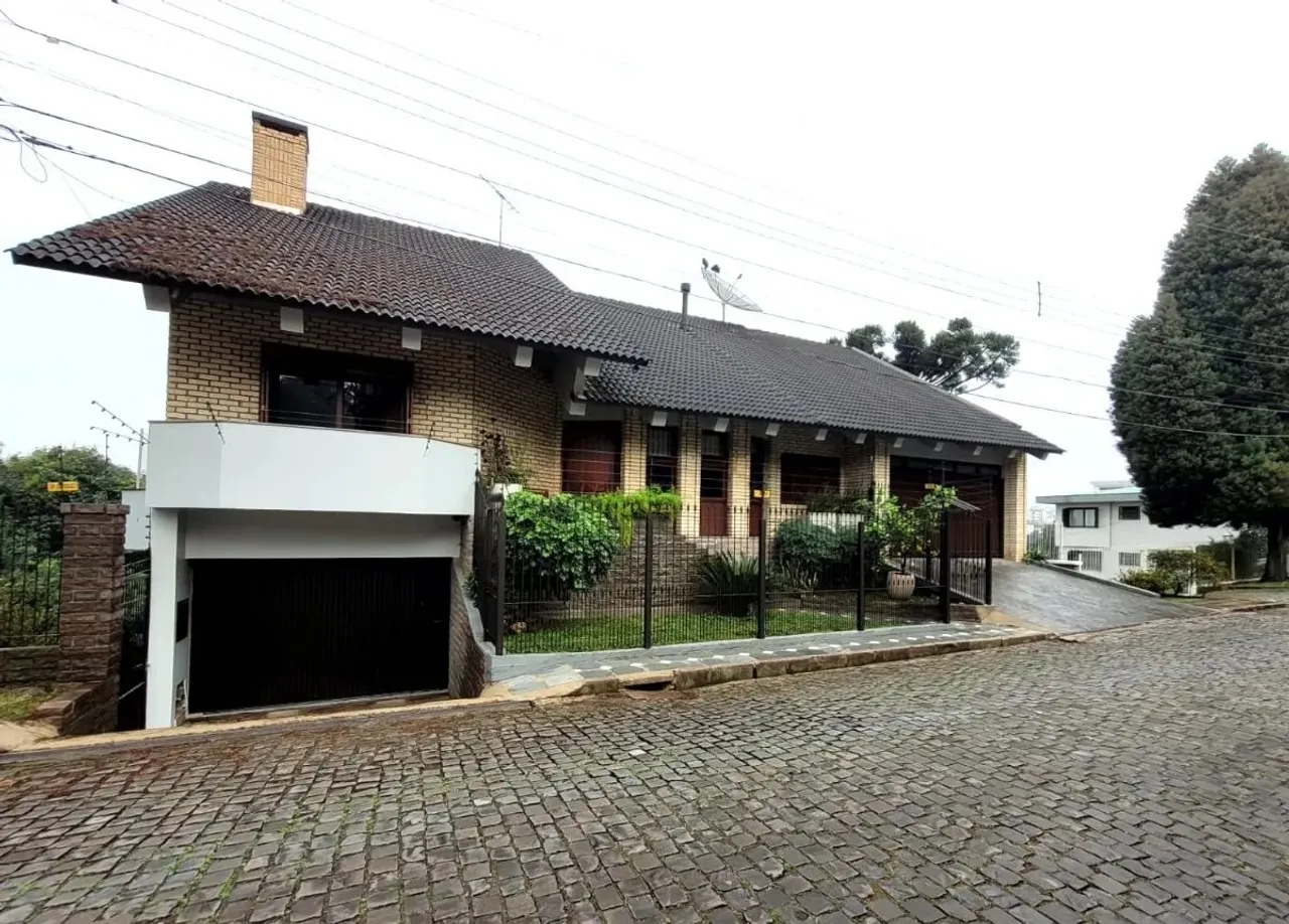 CAXIAS DO SUL - Casa Padrão - PETRÓPOLIS