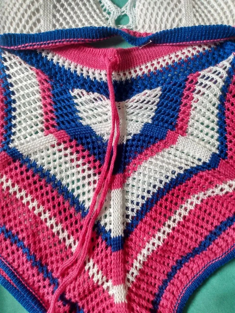 Conjunto de Crochê Branco com Detalhes Coloridos - Foto 4