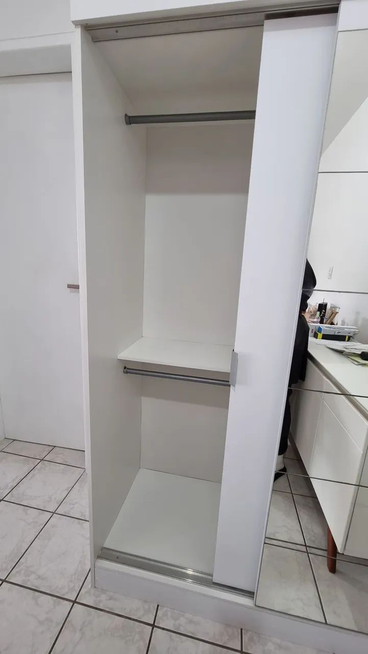 Guarda-Roupa Branco com Espelho e Portas de Correr - Foto 3