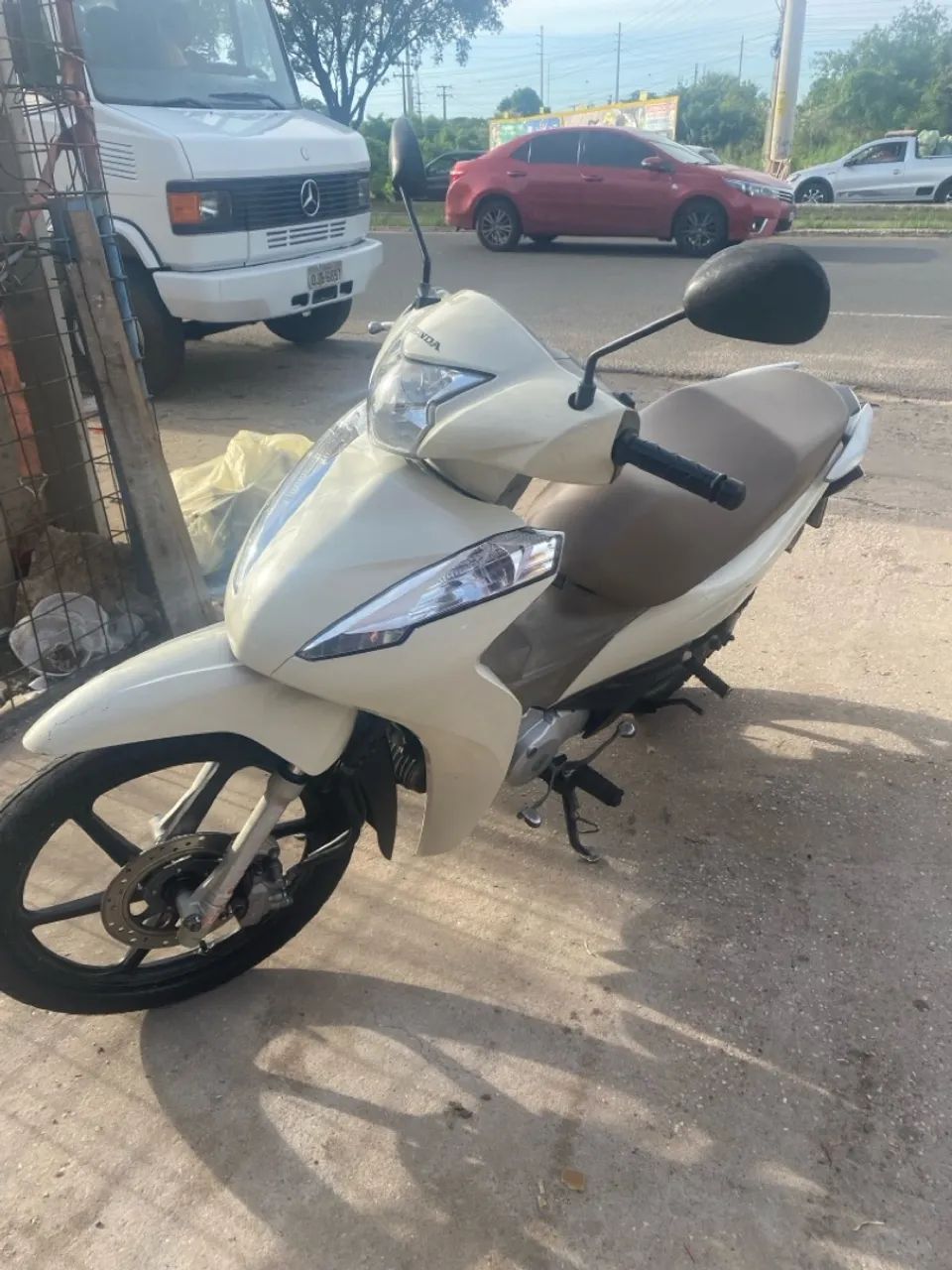 Moto toda revisada documentação ok só no ponta de andar única dona moto excelente  - Foto 4