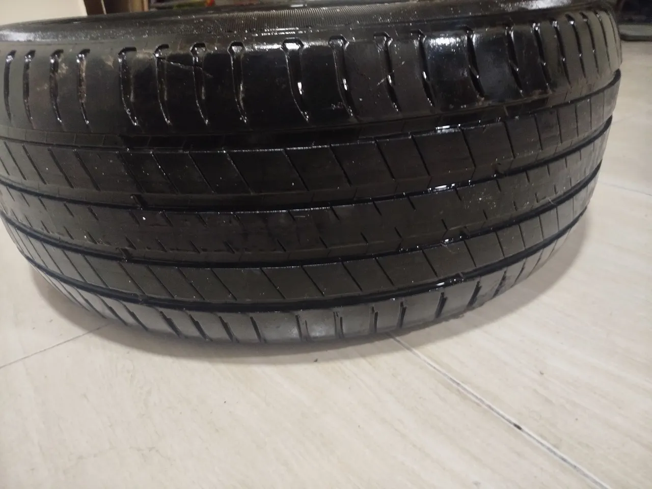 Vendo pneu novo 235/55/ R19
