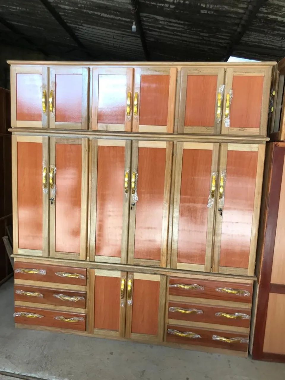 Guarda-Roupa de Madeira Maciça com Design Elegante - Foto 3