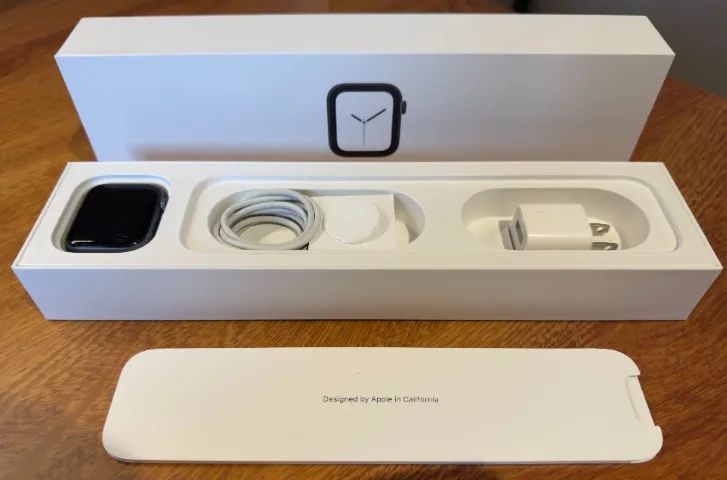 Apple Watch 4 - 44 mm - Space Gray