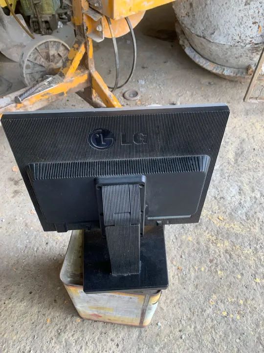 Monitor LG 17 polegadas defeito não liga  - Foto 2