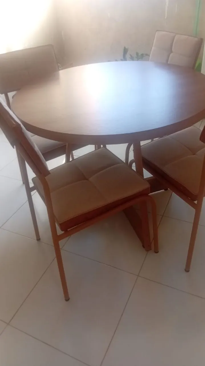Mesa 4 lugares menos de 1 ano de uso