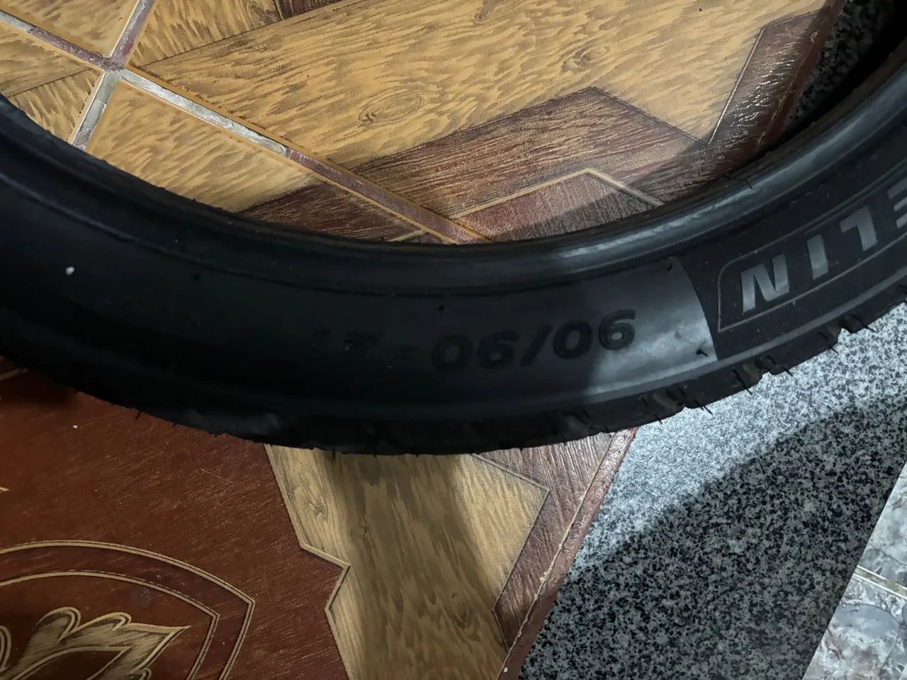 Pneu Michelin Anakee 90-90/21 - Foto 2