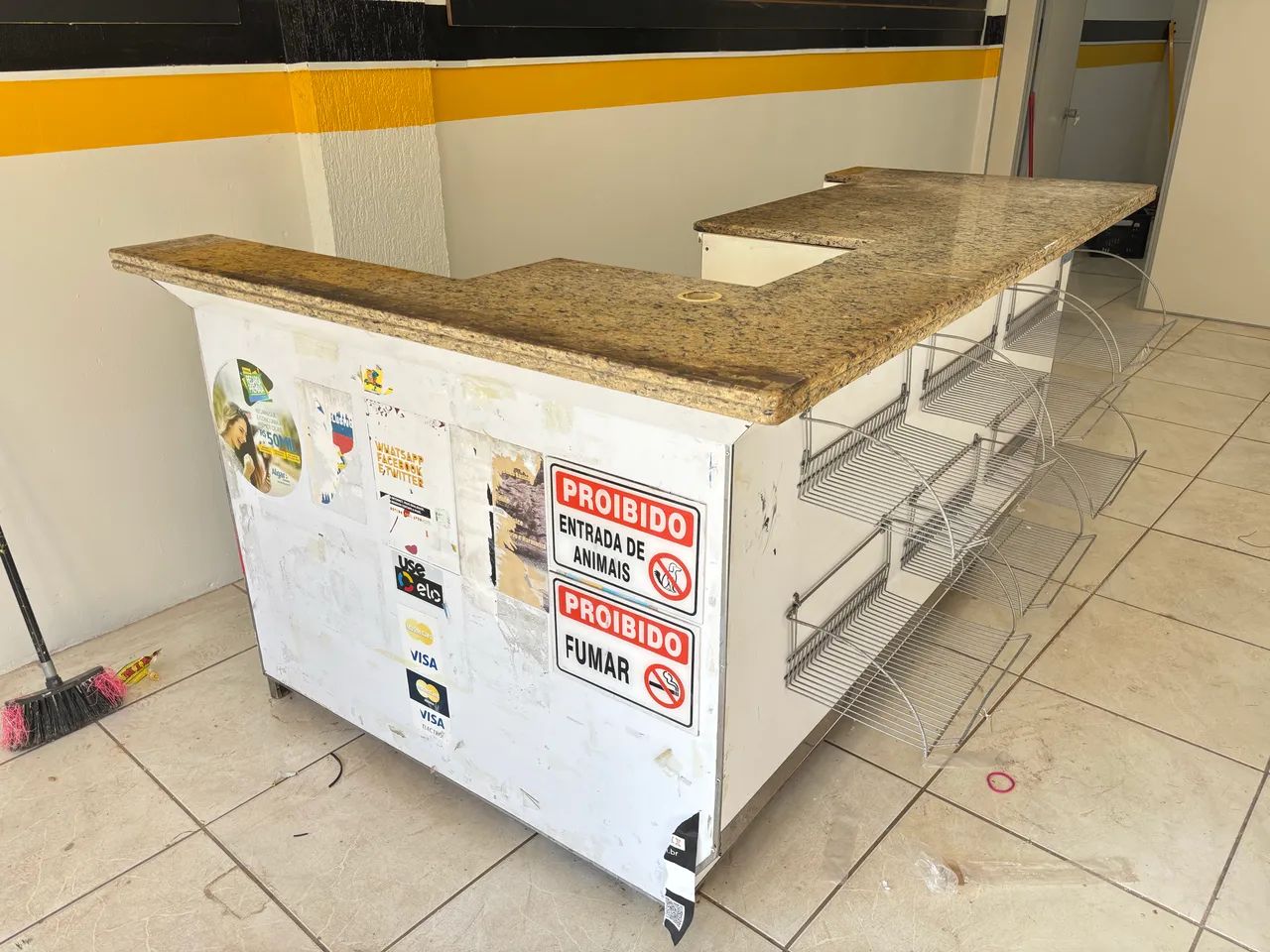Balcão de atendimento caixa em mármore e madeira - Foto 2