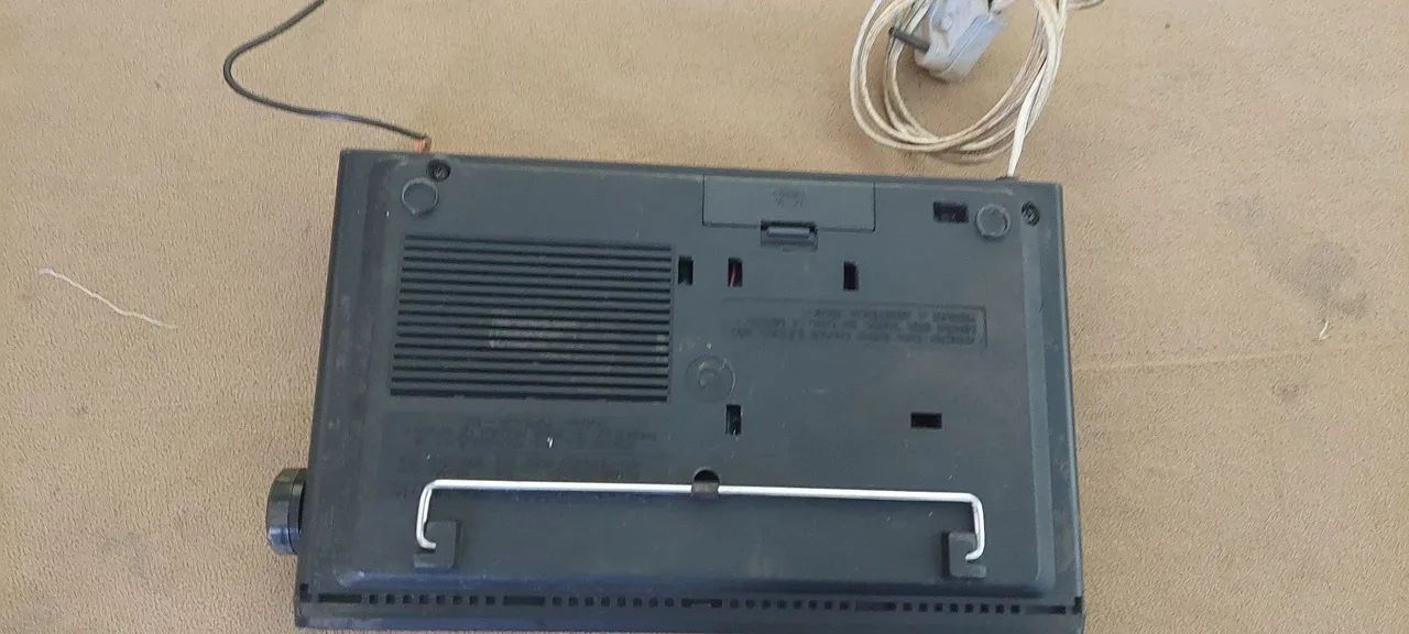 Rádio relógio Sanyo RM 6100 N antigo antiguidade uso enfeite decoração cenário anos 70/80 - Foto 4