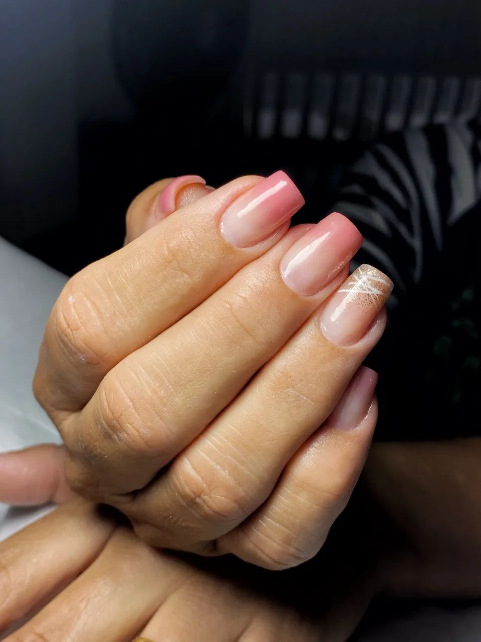 Alongamento de unhas, manicure e pedicure 