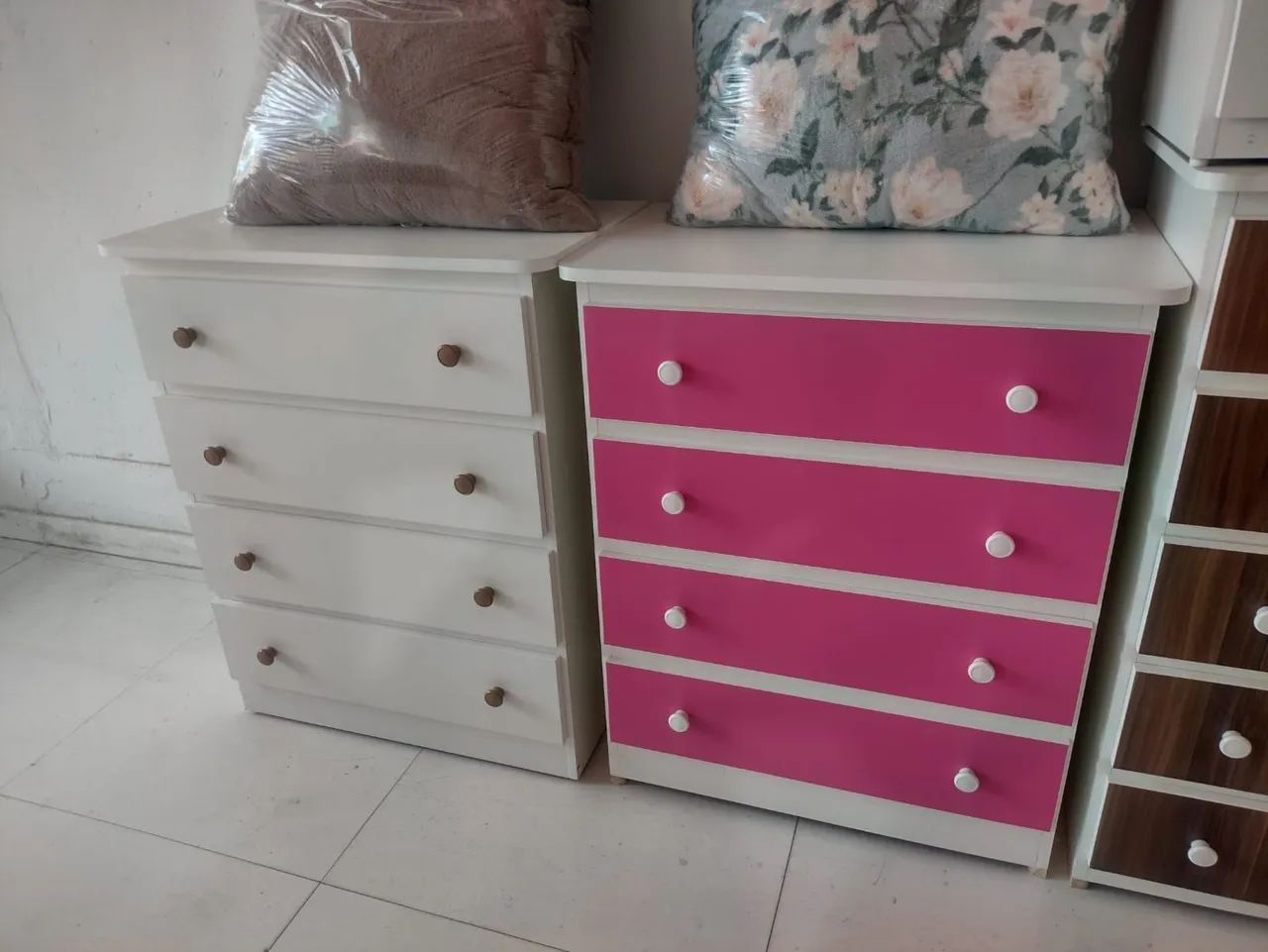 Cômoda de 4 gavetas 
