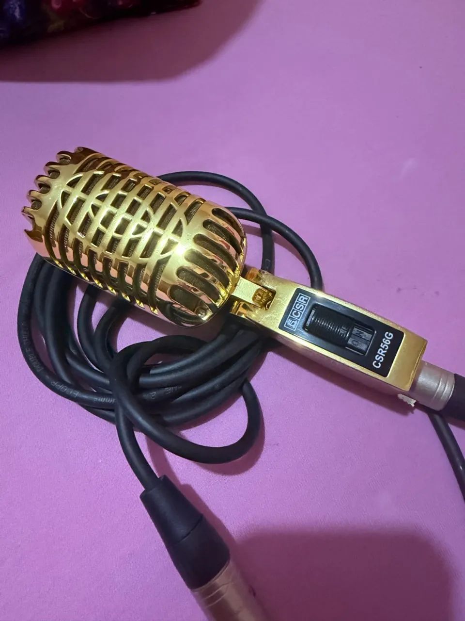 Microfone vintage dourado  - Foto 3
