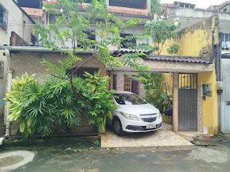 Prédio com duas casas duas garagens e dois salões - Foto 2