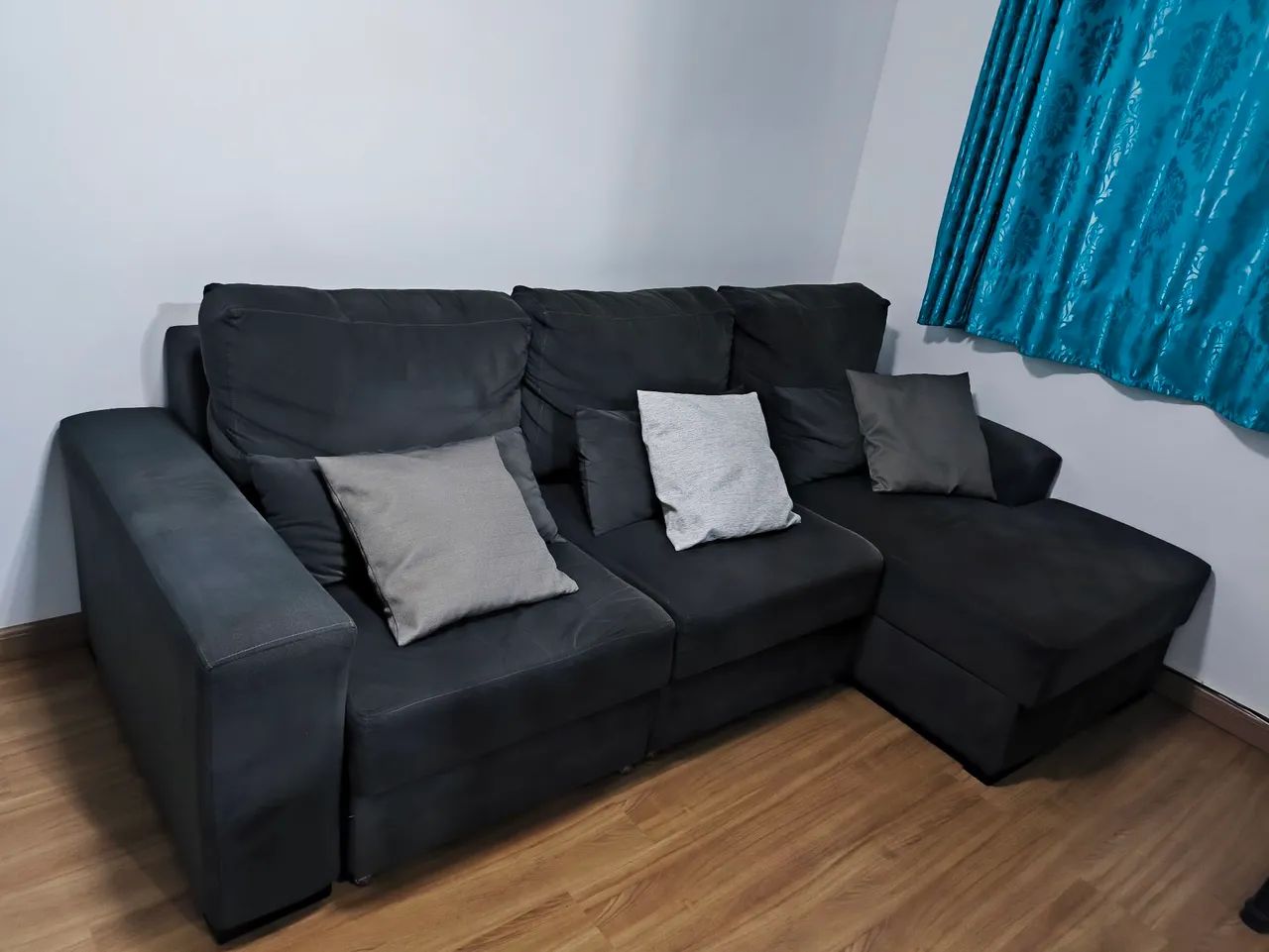 Sofá retrátil com chaise 