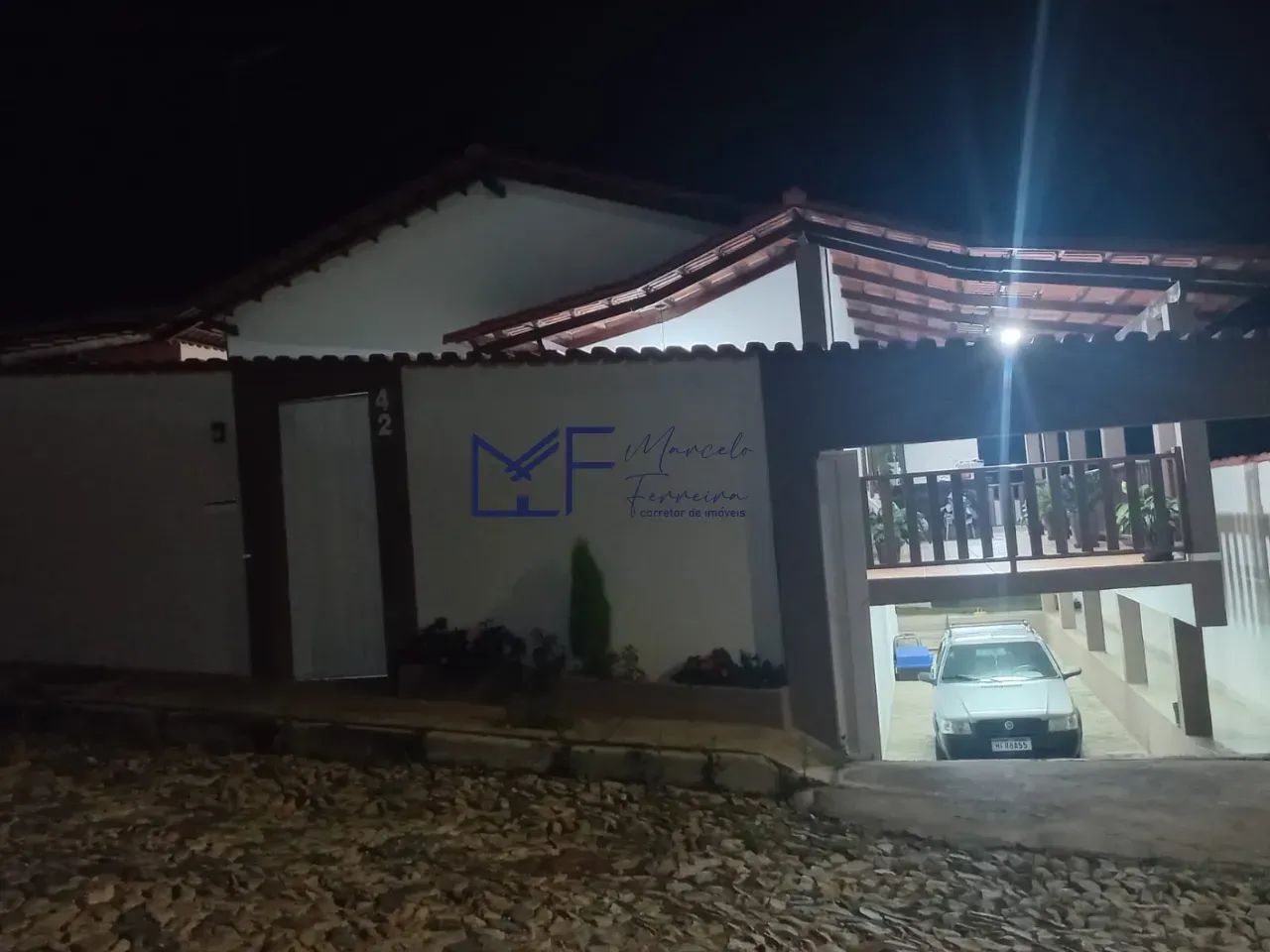 Excelente casa com 03 Quartos em área nobre de Florestal/MG