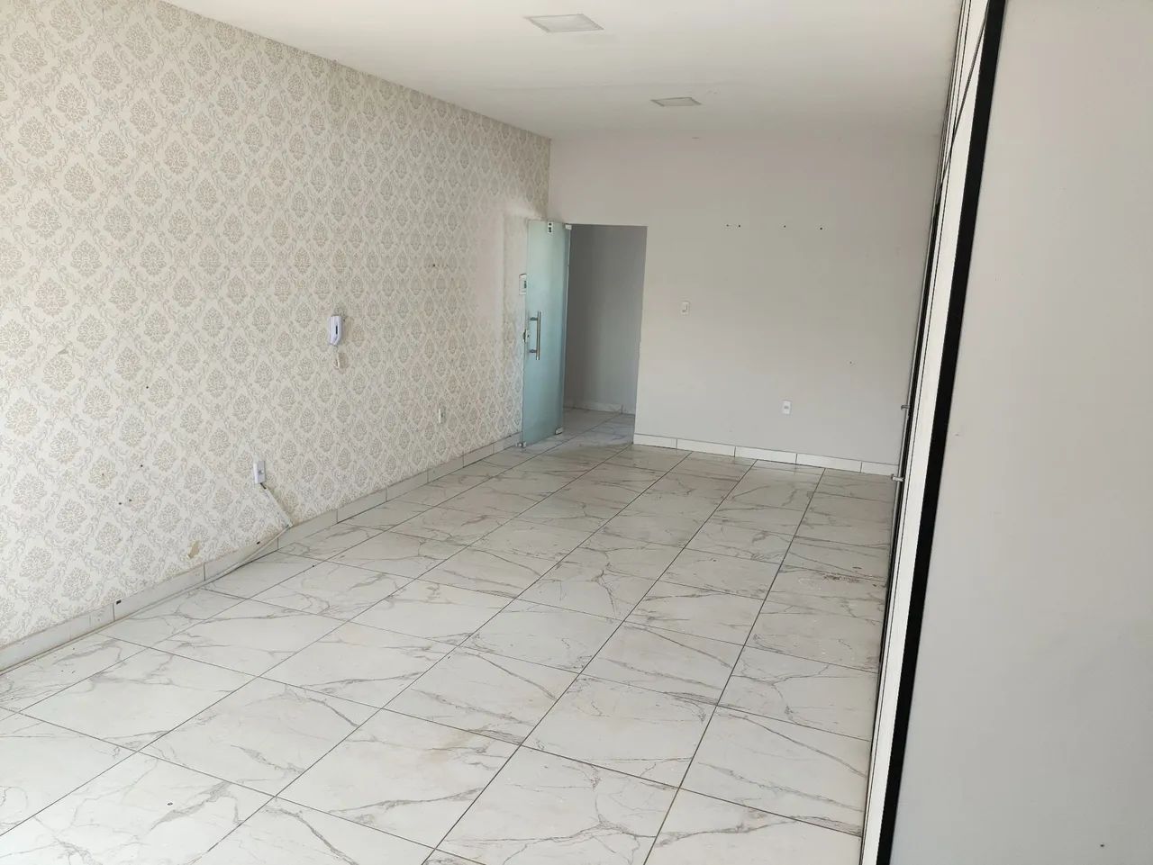 Sala comercial 54m² Av Bernardo Sayão - Foto 2