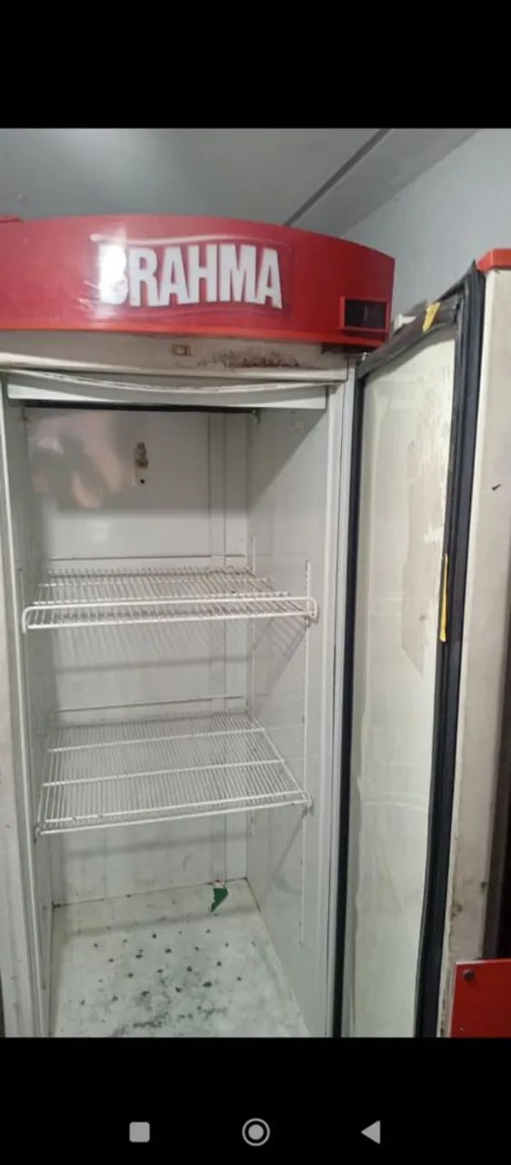 Expositora e um freezer preto. - Foto 3